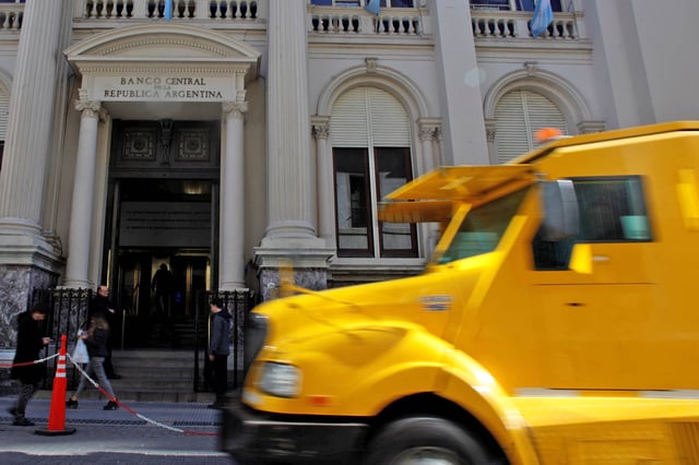 Dólares que estaban bajo custodia del BCRA y se van