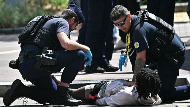 The man was taken in police custody to hospital with moderate wounds