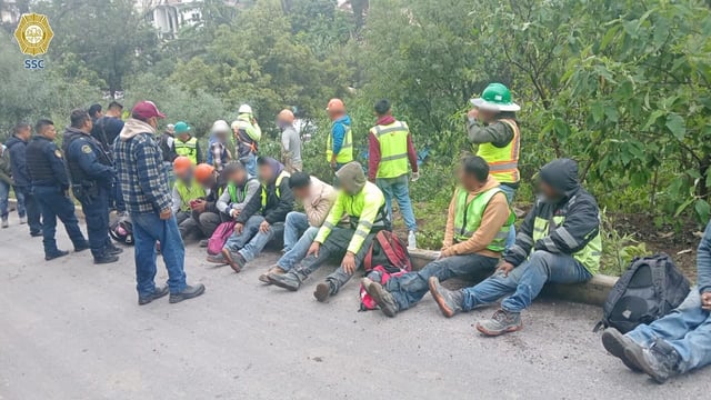 El percance ocurrió por la mañana en el cruce de Camino a Santa Fe y la calle Tapatíos, en la colonia Zenón Delgado, una zona caracterizada por caminos sinuosos y pendientes pronunciadas. Foto: SSC Cdmx.