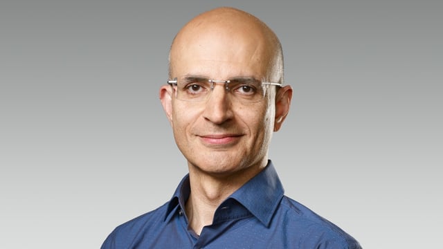 Indian-origin executive Sabih Khan named Apple COO after three decades at the company.
