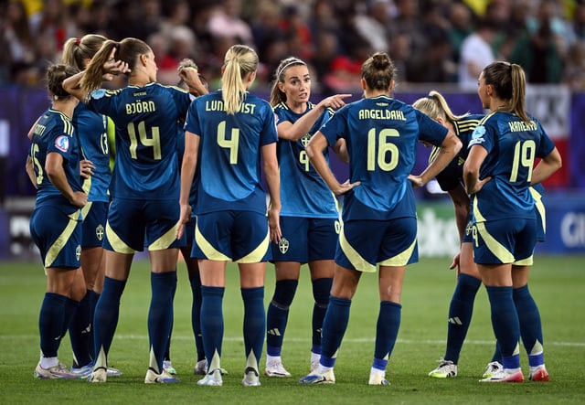 Soccer Football - UEFA Women's Euro 2025 - Group C - Poland v Sweden - Stadion Allmend, Lucerne, Switzerland - July 8, 2025 Sweden's Kosovare Asllani with teammates during a break in play REUTERS/Annegret Hilse