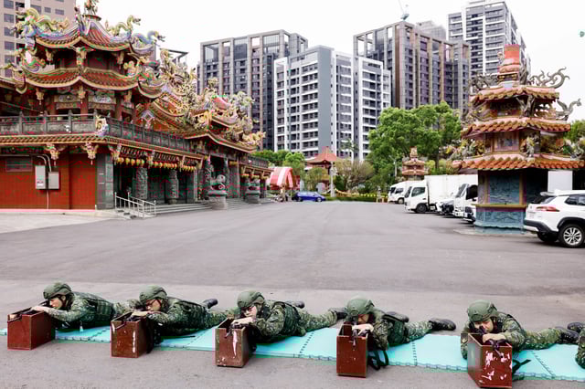 Reservists receive training ahead of the annual Han Kuang military exercises in Taoyuan, Taiwan July 8, 2025. REUTERS/Ann Wang