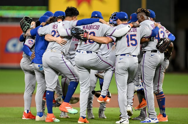 BALTIMORE, MARYLAND - JULY 08: The New York Mets celebrate after a 7-6 victory against the Baltimore Orioles at Oriole Park at Camden Yards on July 08, 2025 in Baltimore, Maryland. (Photo by Greg Fiume/Getty Images)