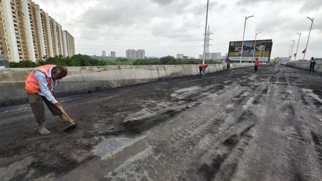 The Palava flyover, meant to ease traffic, has turned out to be a danger zone leaving commuters outraged and demanding accountability from authorities. Photo by Pramod Tambe/HT Photo
