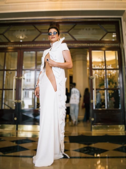 TV star Kate Walsh might have just rocked her most daring look yet as she attends Paris Fashion Week.