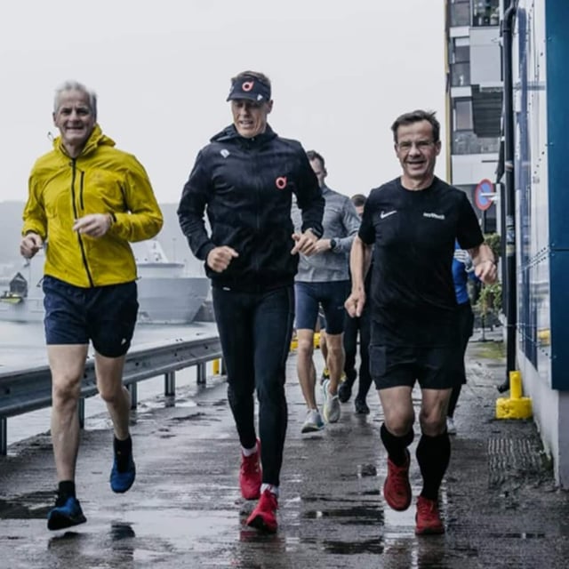 Auf Instagram zeigt sich der schwedische Ministerpräsident Ulf Kristersson (recht) beim Joggen in Bodø mit seinem norwegischen Amtskollegen Jonas Gahr Støre (links) und Alexander Stubb (Mitte), dem Präsidenten Finnlands 