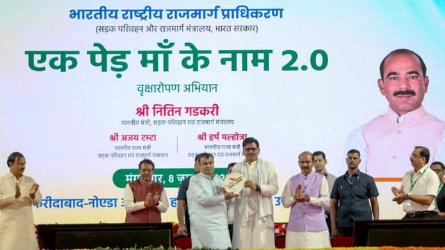 Travellers from Delhi could directly access the new road without using the already crowded Noida-Greater Noida Expressway, which handles nearly five lakh vehicles daily — with around two lakh entering from DND and others via Chilla border, Kalindi Kunj, and sectors like 15, 16, 18, and 37. (HT Photos)