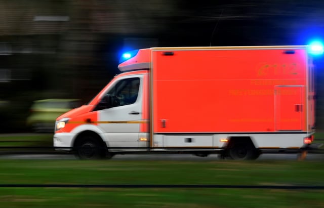 In Brandenburg ist eine 61-jähriger beim Absturz seines Gleitschirms ums Leben gekommen. Er verunglückte nach Polizeiangaben aus noch ungeklärter Ursachec über einem Wald bei Jamlitz im Landkreis Oberspreewald-Lausitz.