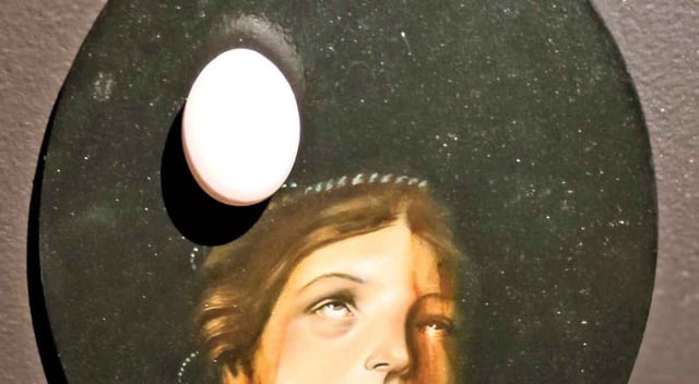 Todas las creaciones de esta exposición cuentan con elementos animales añadidos, como caracoles de mar o cuernos. Foto: Cortesía Universidad del Claustro de Sor Juana
