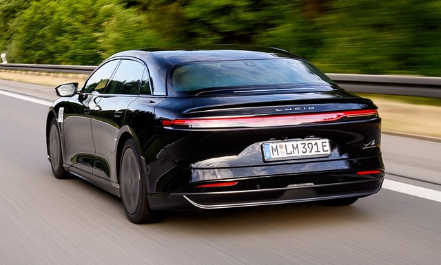 Der Lucid Air Grand Touring kommt auf eine offizielle WLTP-Reichweite von 960 km bei einem Verbrauch von nur 13,5 kWh/100 km.