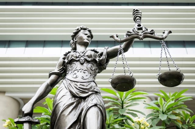 Weil er seinen Segelpartner auf offener See getötet haben soll, muss sich ein 65-jähriger Mann aus Berlin vor Gericht verantworten. Die Staatsanwaltschaft wirft dem Mann vor, seinen 71-jährigen Freund vor der schwedischen Küste ertränkt zu haben.