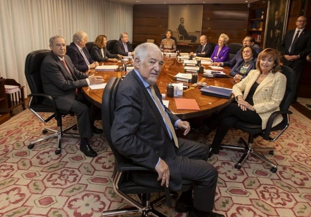 Conde-Pumpido preside el Pleno del Tribunal Constitucional