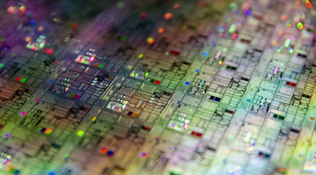 © Close-up of individual design cells of a 300 mm quantum photonic wafer.