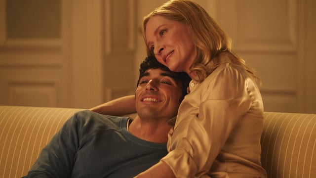 Taylor Zakhar Perez as Alex and Uma Thurman as the POTUS (Prime Video)