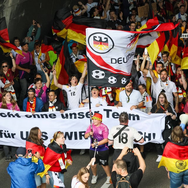 Deutsche Anhänger beim Fanmarsch in Basel