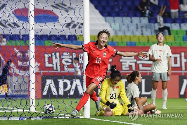 Jang Selgi of South Korea celebrates after scoring a goal against China during the teams' first match of the East Asian Football Federation E-1 Women's Football Championship at Suwon World Cup Stadium in Suwon, Gyeonggi Province, on July 9, 2025. (Yonhap)
