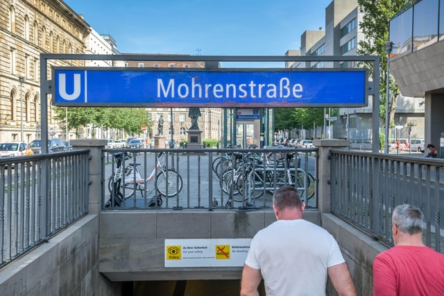 Das Bild zeigt die Mohrenstraße in Berlin.