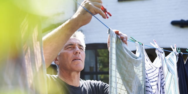 Männer kümmern sich meist eher um Reparaturen als um die Wäsche