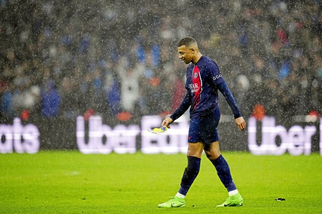 Kylian Mbappé sous le maillot du PSG face à Marseille au stade Vélodrome, le 31 mars 2024.
