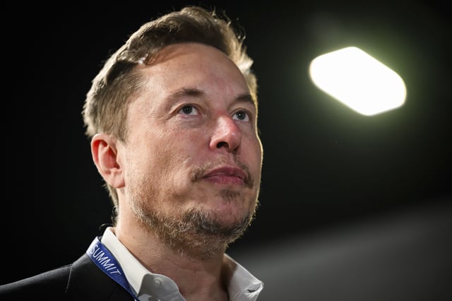 El director ejecutivo de Tesla y SpaceX, Elon Musk, asiste a la primera sesión plenaria de la Cumbre sobre Seguridad en la Inteligencia Artificial en Bletchley Park, el miércoles 1 de noviembre de 2023, en Bletchley, Inglaterra.