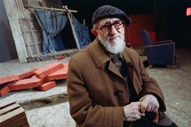 L'abbé Pierre à Paris le 13 décembre 1988