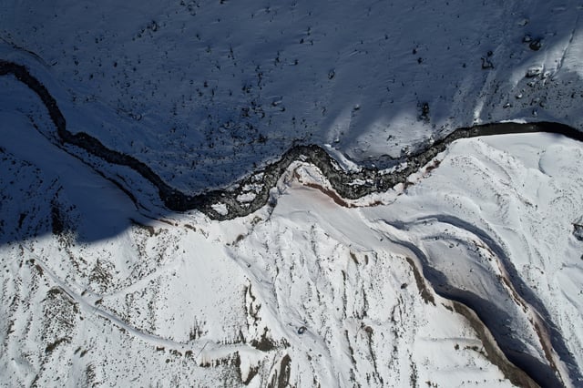 A drone view shows the Maipo River bed in the Chilean Andes, where glaciers are facing the risk of rising temperatures, at a zone named Cajon del Maipo in San Jose de Maipo, Chile June 24, 2025. REUTERS/Pablo Sanhueza