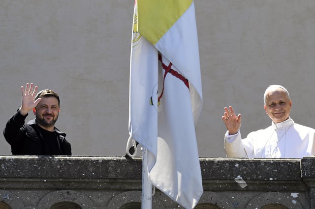 El papa León XIV recibe al presidente de Ucrania, Volodimir Zelensky, para una audiencia privada en la Villa Pontificia de Castel Gandolfo.