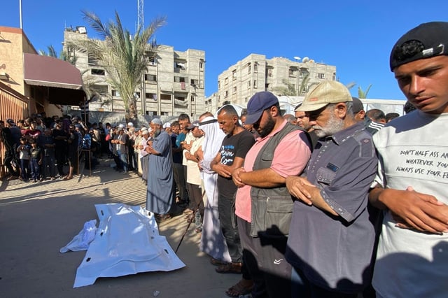 Der von der radikalislamischen Hamas kontrollierte Zivilschutz im Gazastreifen hat der israelischen Armee vorgeworfen, bei neuen Luftangriffen 22 Menschen getötet zu haben. Darunter seien mindestens sechs Kinder.