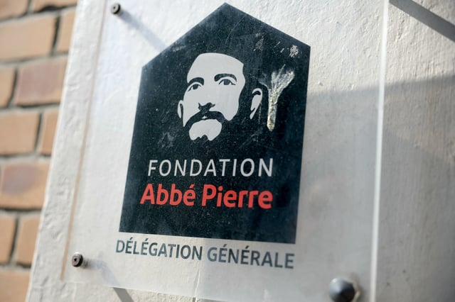 Douze nouvelles accusations de violences sexuelles contre l’abbé Pierre, dont sept pour des faits sur mineurs
