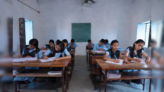 Delhi Govt Schools to Have At Least One English Medium Section in Each Class