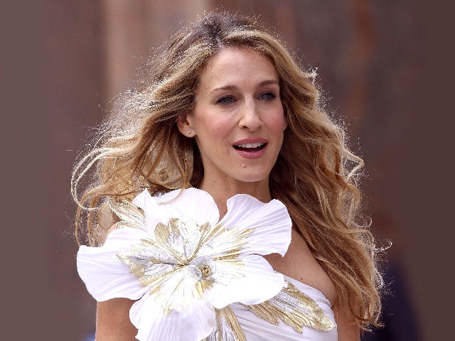 NEW YORK - SEPTEMBER 21: Actress Sarah Jessica Parker on the set of "Sex in The City: The Movie" September 21, 2007 in New York City. (Photo by James Devaney/WireImage)