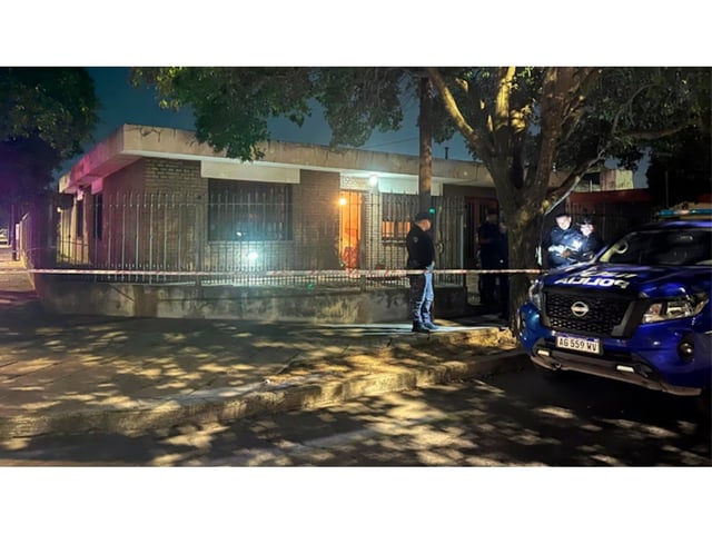 Los dos hermanos fueron hallados inconscientes dentro de la vivienda, en la cocina el horno estaba encendido.