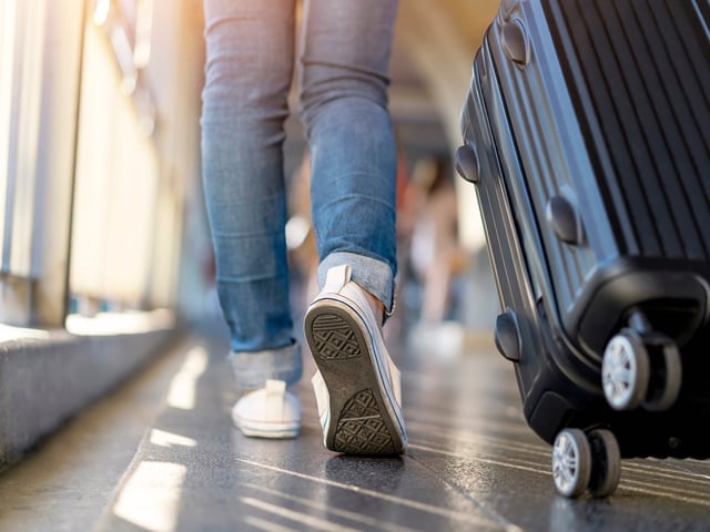 Moderne Kontrolltechnik ermögliche es nun, potenzielle Gefahren auch durch Schuhsohlen hindurch zu erkennen. (Symbolbild) 