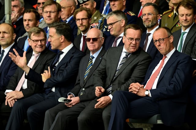 Zum 70. Jahrestag des deutschen Nato-Beitritts hat Bundeskanzler Merz dem Bündnis große Verdienste für die Menschen in Deutschland zugeschrieben. Dank der Nato hätten drei Generationen in "Freiheit, Frieden und Sicherheit" gelebt.