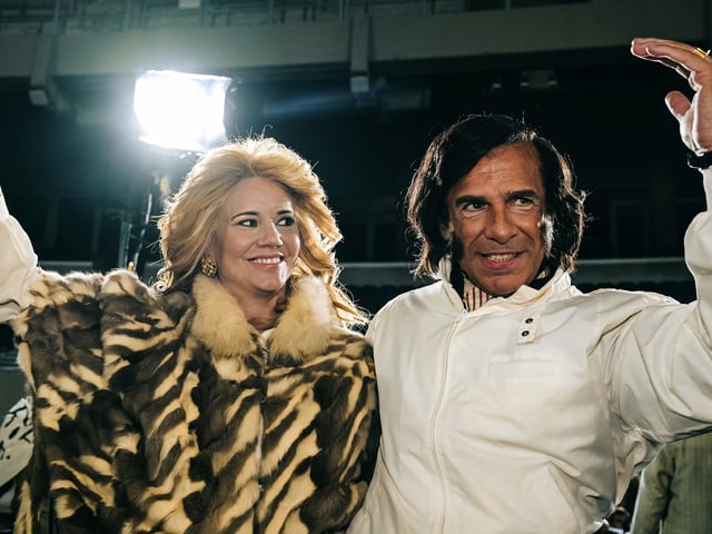 Griselda Siciliani, como Zulema Yoma, y Leonardo Sbaraglia, como Carlos Menem, los grandes protagonistas de "Menem", la serie de Prime Video.