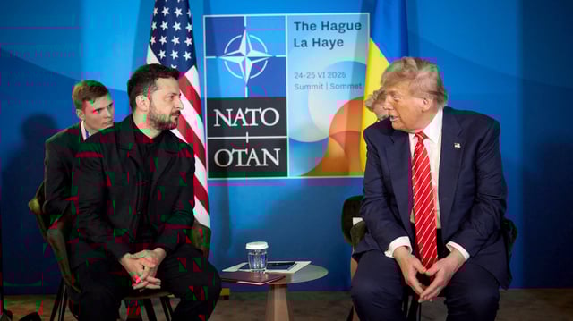 Le président ukrainien Volodymyr Zelensky face au président américain Donald Trump lors d’une rencontre le 26 juin, en marge du sommet de l’OTAN.