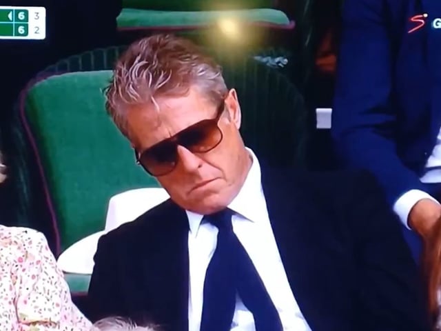 Hugh Grant se duerme en pleno Wimbledon. Foto: captura X
