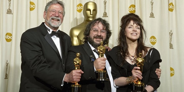 Barrie Osbourne, Peter Jackson and Fran Walsh at the 2004 Oscars. 