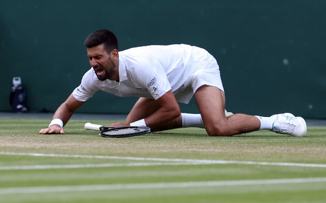 Novak Djokovic à terre mais vainqueur dans la foulée.
