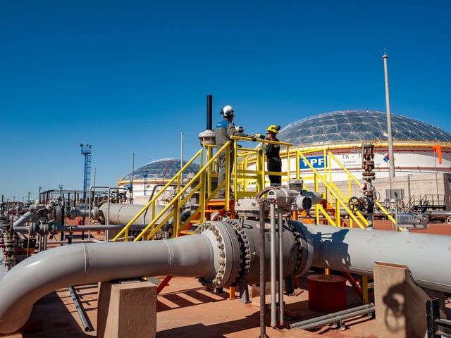 YPF puso en marcha la primera cabecera de despacho de crudo de gran escala en Vaca Muerta.