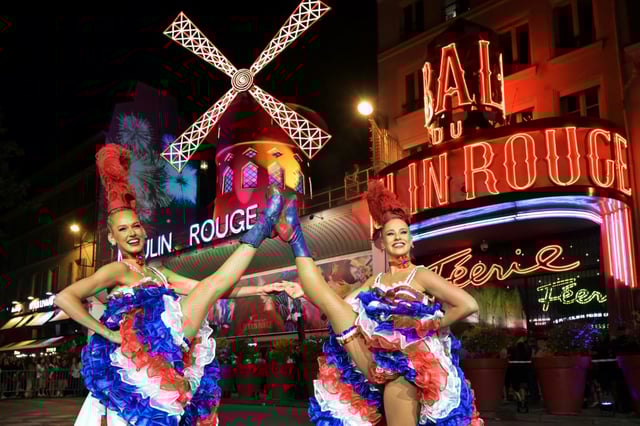 Inauguration des nouvelles voiles du moulin à vent du théâtre du Moulin Rouge à Paris le 5 juillet 2024