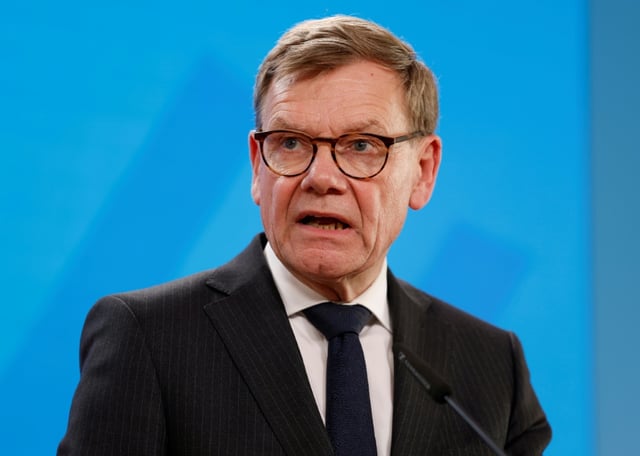Bundesaußenminister Wadephul reist am Donnerstag nach Wien. In der österreichischen Hauptstadt seien Gespräche mit Österreichs Außenministerin Meinl-Reisinger und dem israelischen Chefdiplomaten Saar geplant, sagte eine Sprecherin des Auswärtigen Amts.