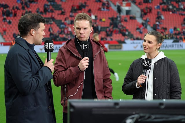 Wontorra bekommt sie alle vor das Mikrofon – hier zusammen mit Experte Michael Ballack (l.) Bundestrainer Julian Nagelsmann