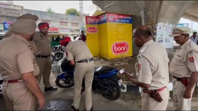 Police officials near Aarti Chowk where a body was found on Wednesday. (HT Photo)