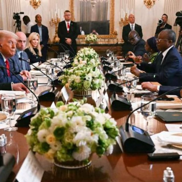 Bei einem Mittagessen mit afrikanischen Staatschefs ließ Donald Trump sich selbst auflaufen, als er den liberianischen Präsidenten Joseph Boakai für dessen Sprachkenntnisse lobte – unwissend, dass Englisch die Amtssprache Liberias ist.