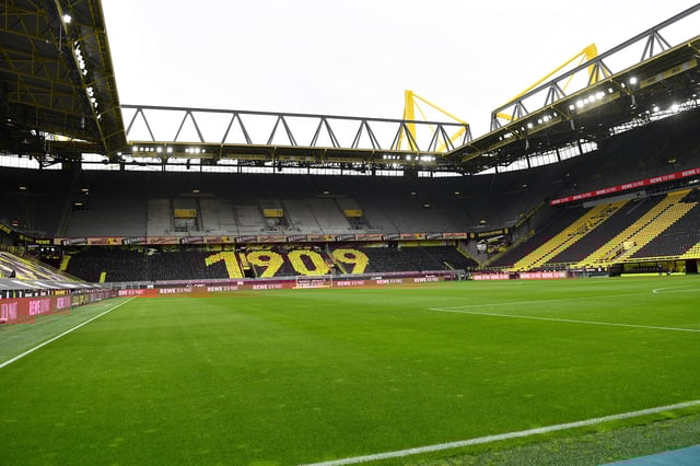 Das Westfalenstadion wurde 1974 fertiggestellt, damals fasste es 54.000 Zuschauer. Heute ist es mit  81.365 Plätzen das größte Stadions Deutschlands