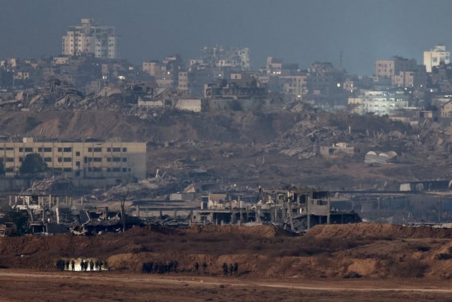 Des soldats israéliens opèrent dans la bande de Gaza, dévastée par 21 mois de guerre, le 9 juillet 2025.