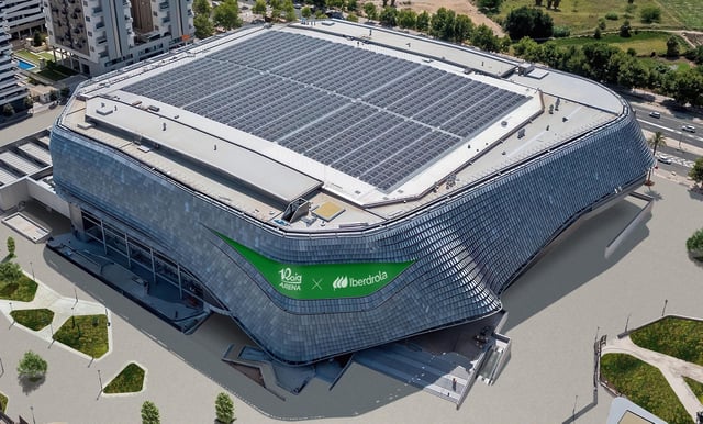 Cubierta del pabellón Roig-Arena, con placas fotovoltaicas.