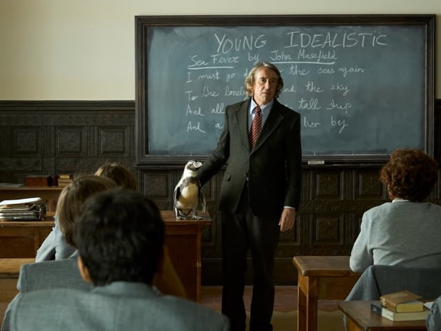 Steve Coogan es un inglés suelto en Buenos Aires (con un pingüino). Fotos Diamond Films