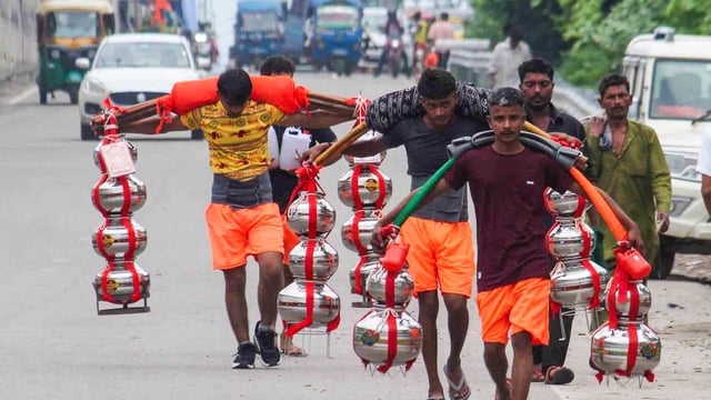 To ease traffic movement during the Kanwar Yatra, key routes and major intersections have been fitted with adequate lighting, digital signboards, and direction indicators.